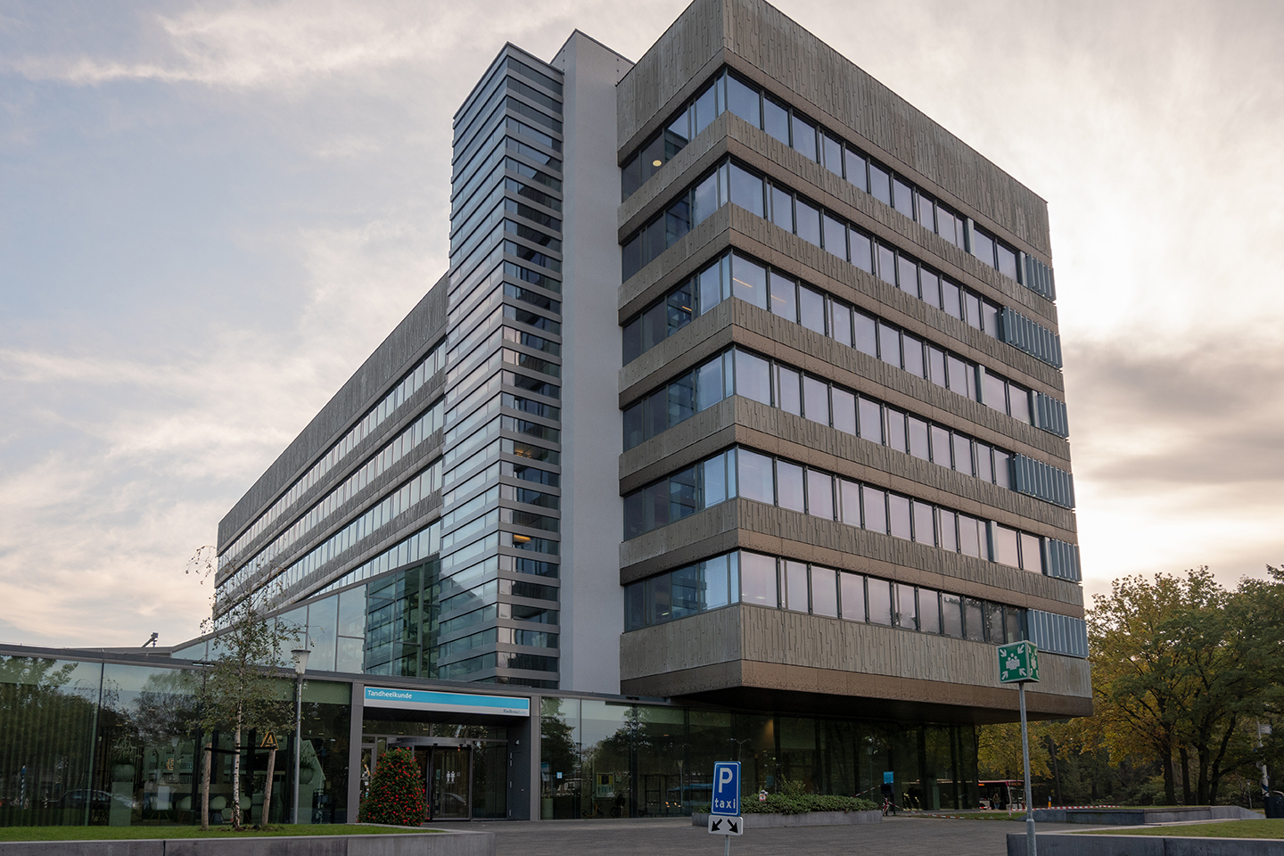 Außenjalousien Radboud Universität